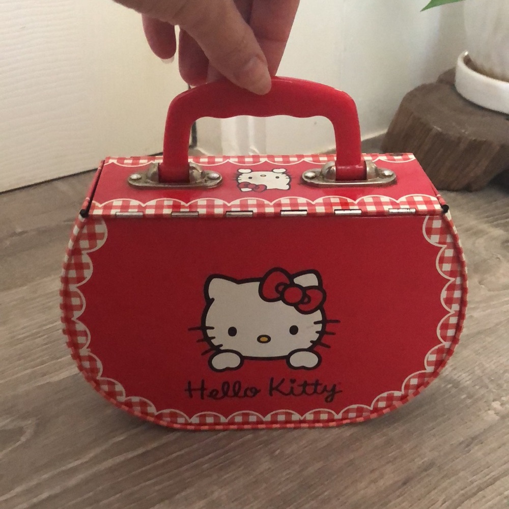Hello kitty vintage metal purse. - Picture 5 of 5